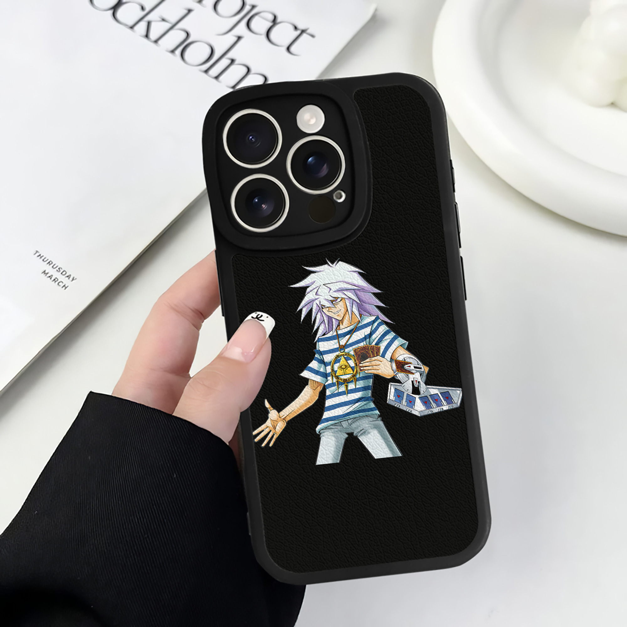 （画像用） 遊☆戯☆王 Yu-Gi-Oh! 【iPhone 16シリーズ対応】シリコンスマホケース（レザー調） 材質：シリコン